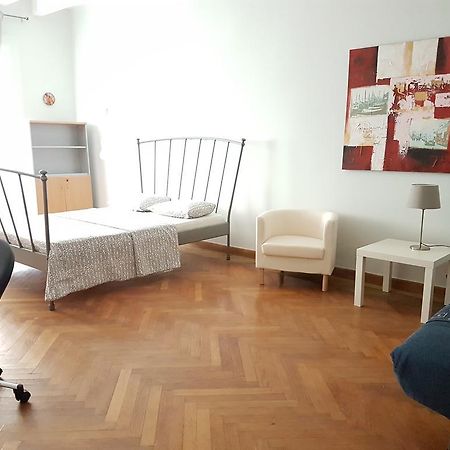 Errathens Pine Red And Taupe - Athens Center Apartment Luaran gambar