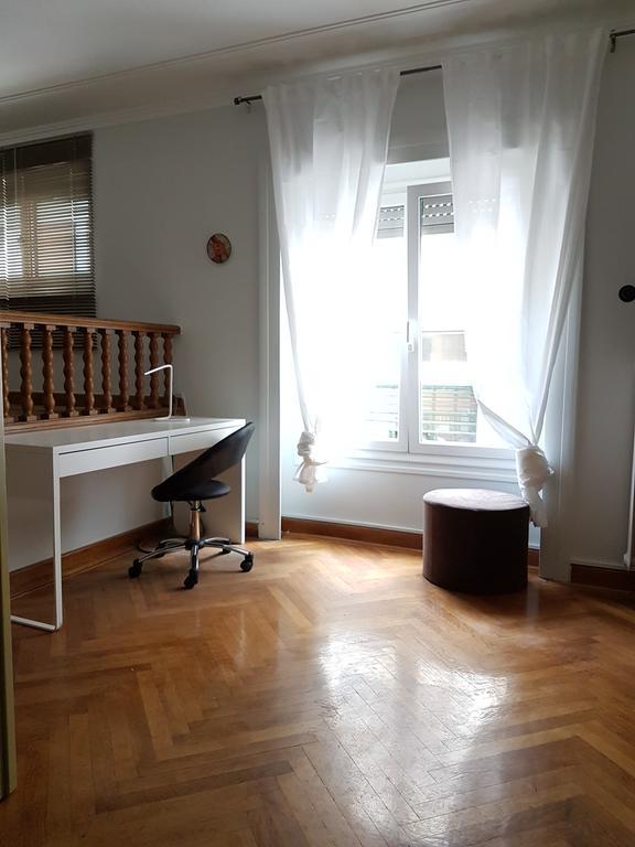 Errathens Pine Red And Taupe - Athens Center Apartment Luaran gambar