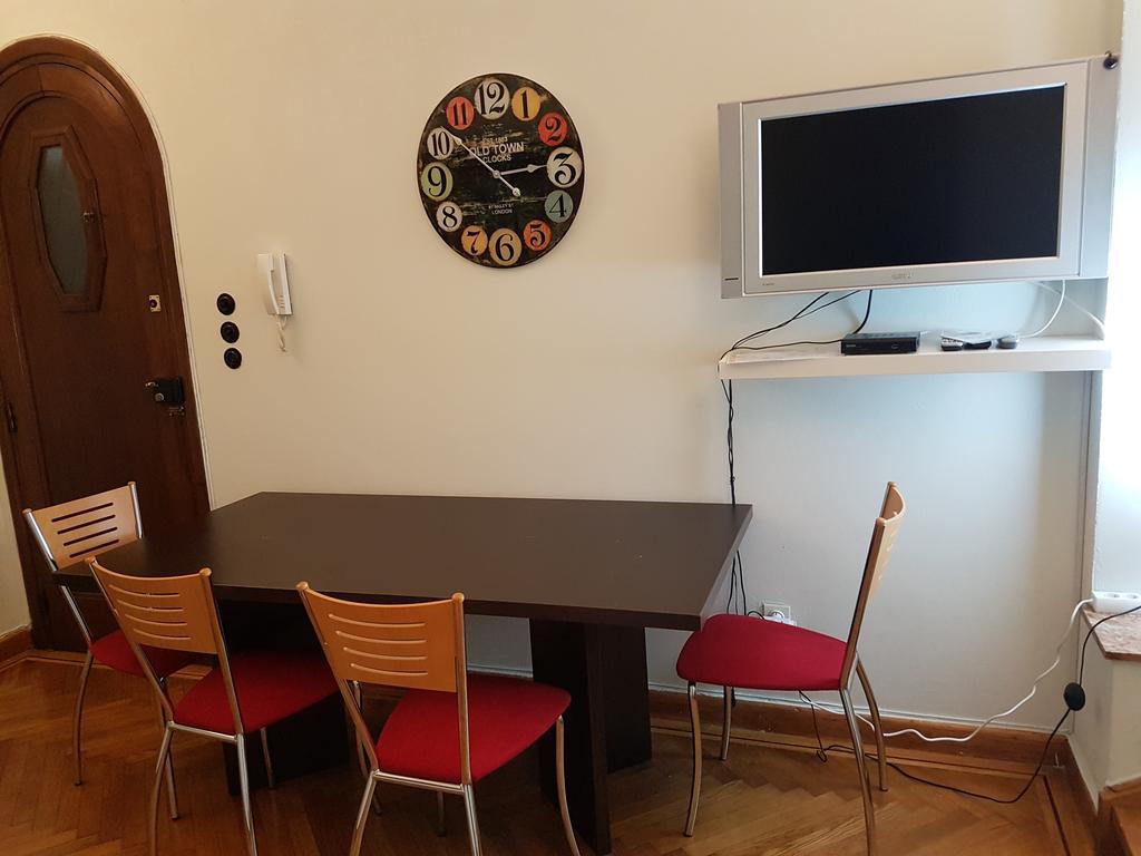 Errathens Pine Red And Taupe - Athens Center Apartment Luaran gambar