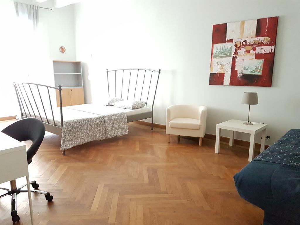 Errathens Pine Red And Taupe - Athens Center Apartment Luaran gambar