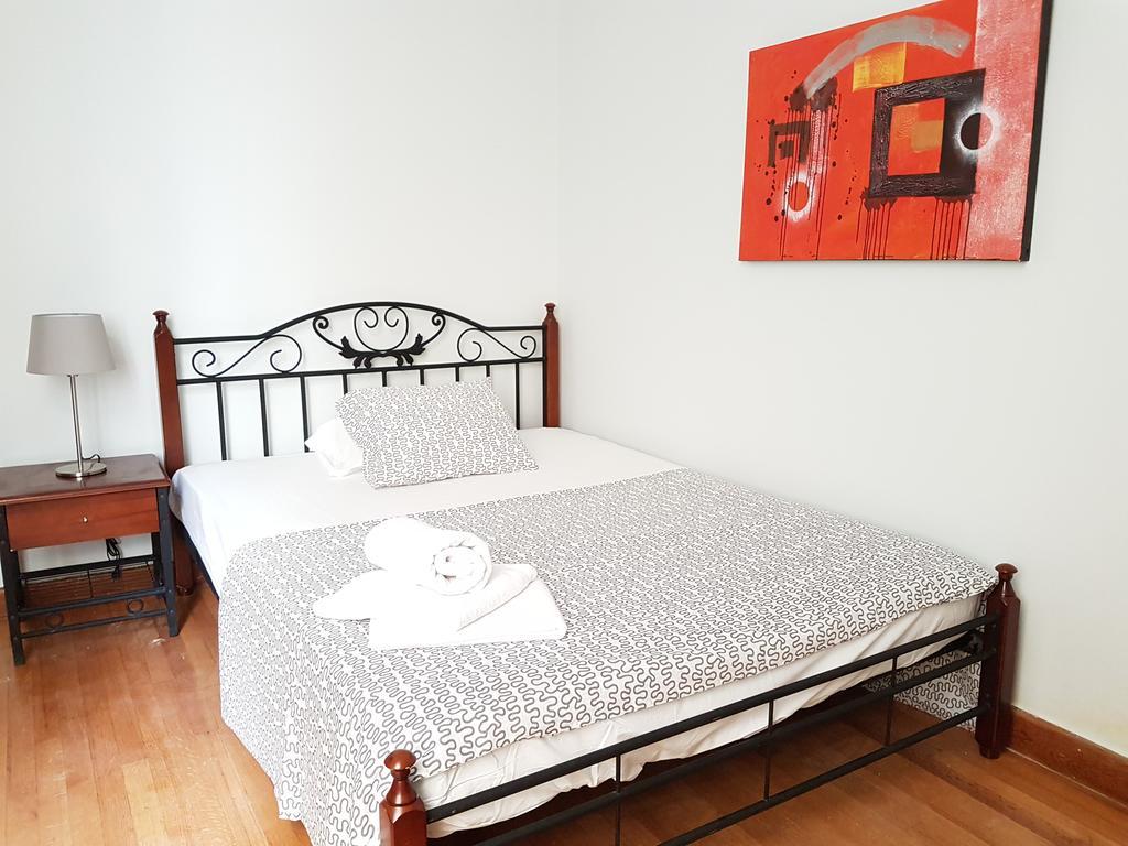 Errathens Pine Red And Taupe - Athens Center Apartment Luaran gambar