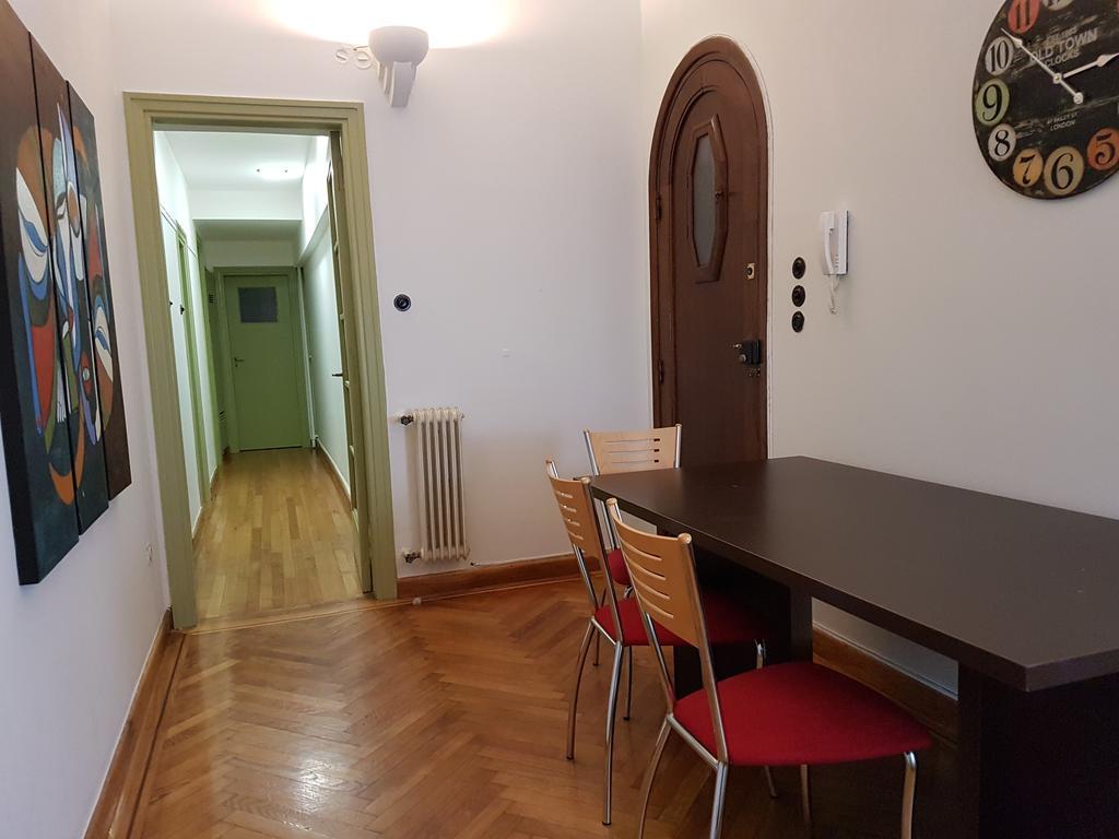 Errathens Pine Red And Taupe - Athens Center Apartment Luaran gambar