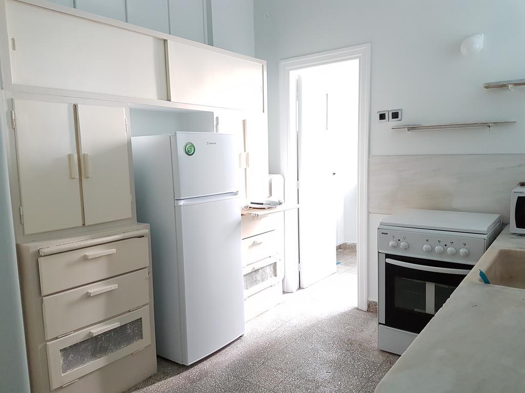 Errathens Pine Red And Taupe - Athens Center Apartment Luaran gambar