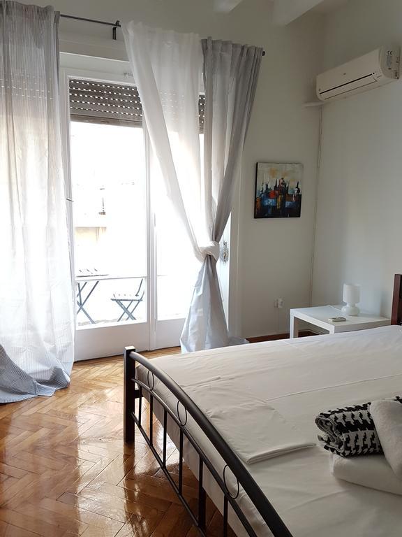 Errathens Pine Red And Taupe - Athens Center Apartment Luaran gambar
