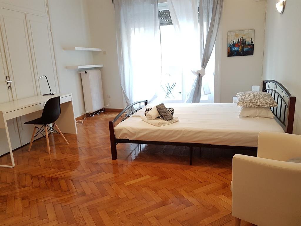 Errathens Pine Red And Taupe - Athens Center Apartment Luaran gambar