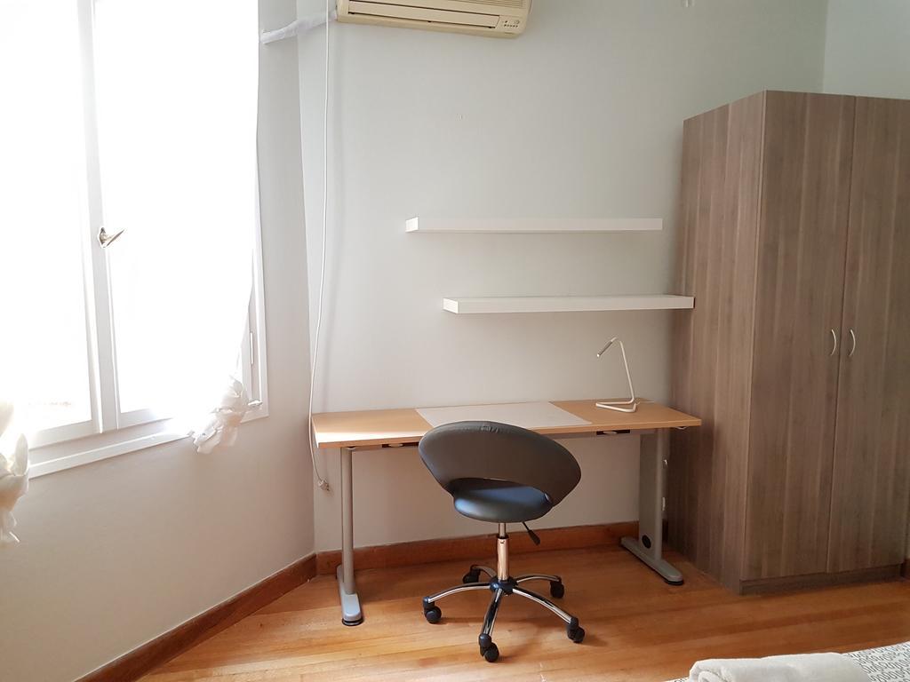 Errathens Pine Red And Taupe - Athens Center Apartment Luaran gambar