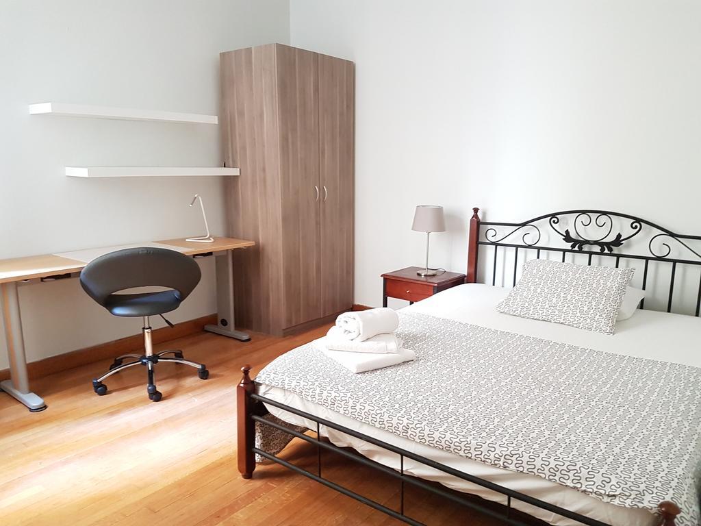 Errathens Pine Red And Taupe - Athens Center Apartment Luaran gambar