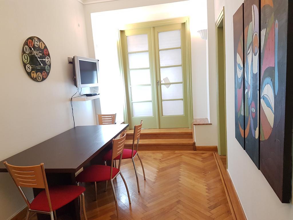 Errathens Pine Red And Taupe - Athens Center Apartment Luaran gambar