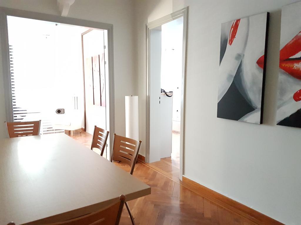 Errathens Pine Red And Taupe - Athens Center Apartment Luaran gambar