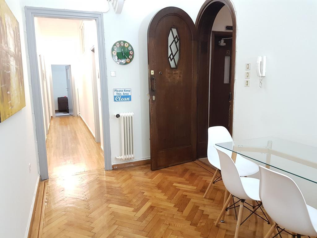 Errathens Pine Red And Taupe - Athens Center Apartment Luaran gambar