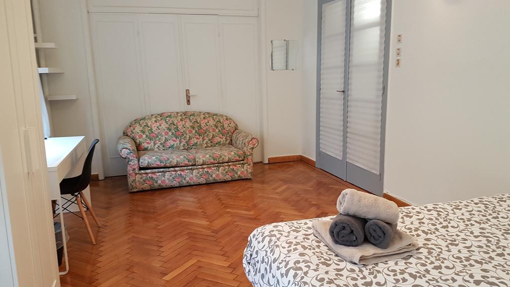 Errathens Pine Red And Taupe - Athens Center Apartment Luaran gambar