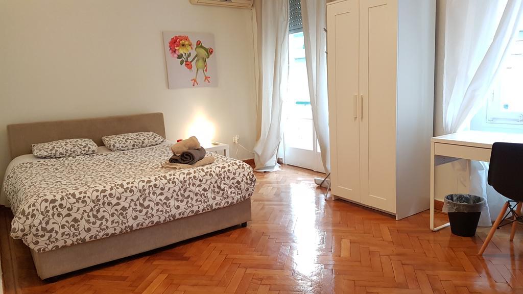 Errathens Pine Red And Taupe - Athens Center Apartment Luaran gambar