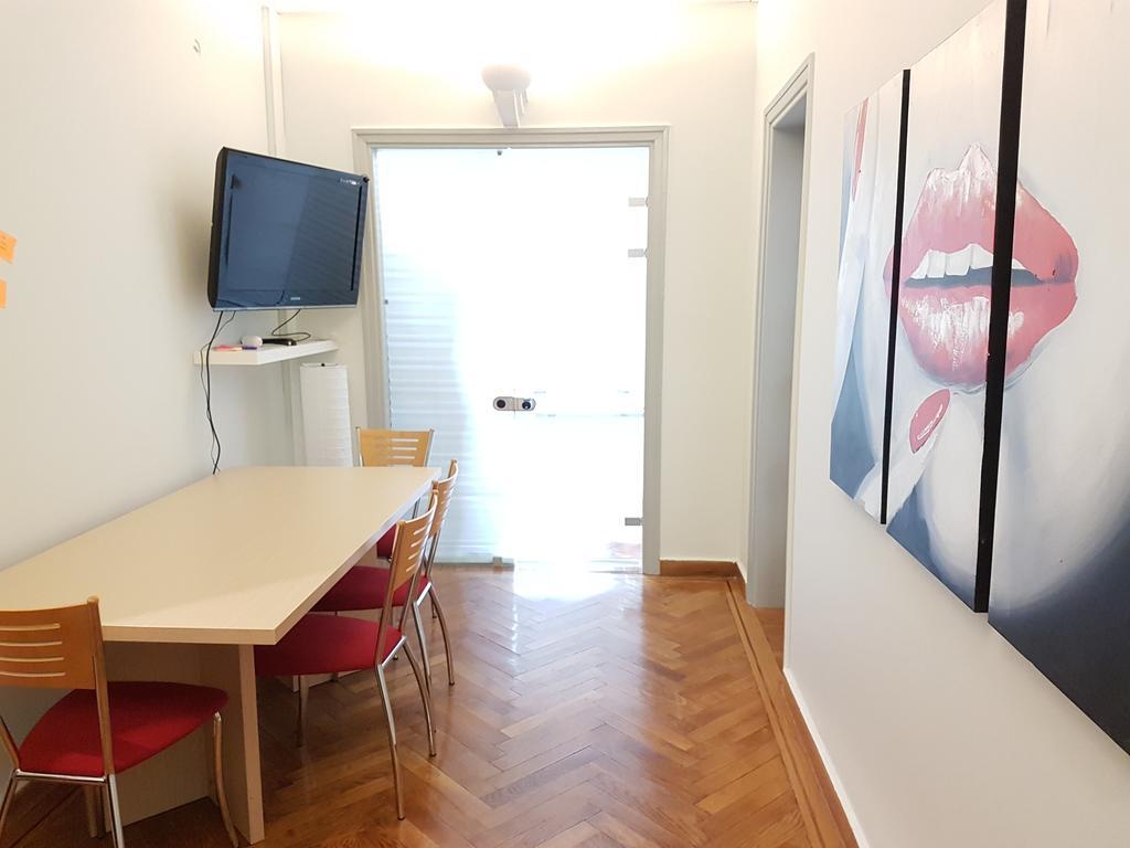 Errathens Pine Red And Taupe - Athens Center Apartment Luaran gambar