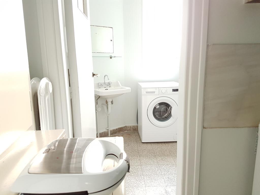 Errathens Pine Red And Taupe - Athens Center Apartment Luaran gambar