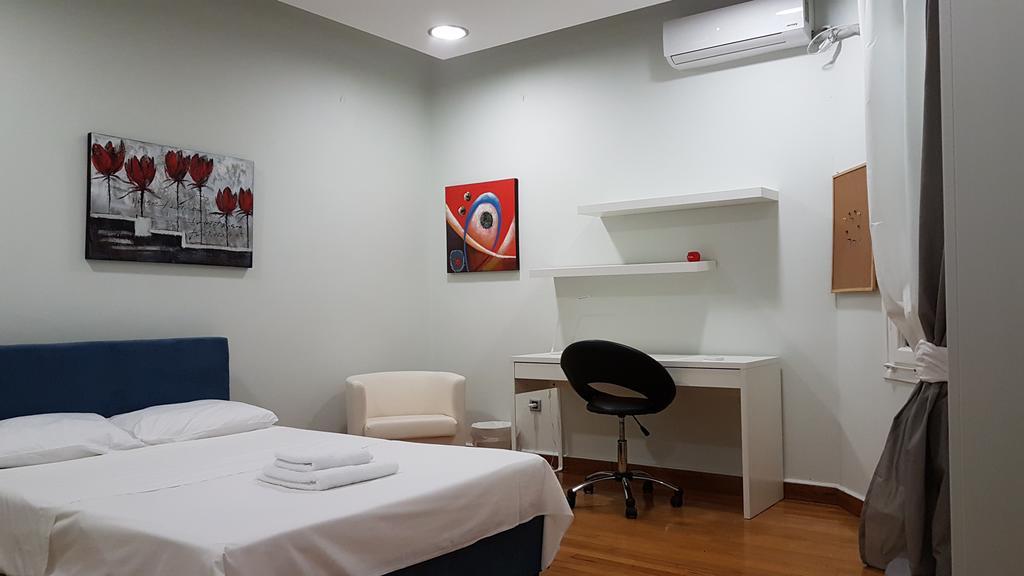Errathens Pine Red And Taupe - Athens Center Apartment Luaran gambar