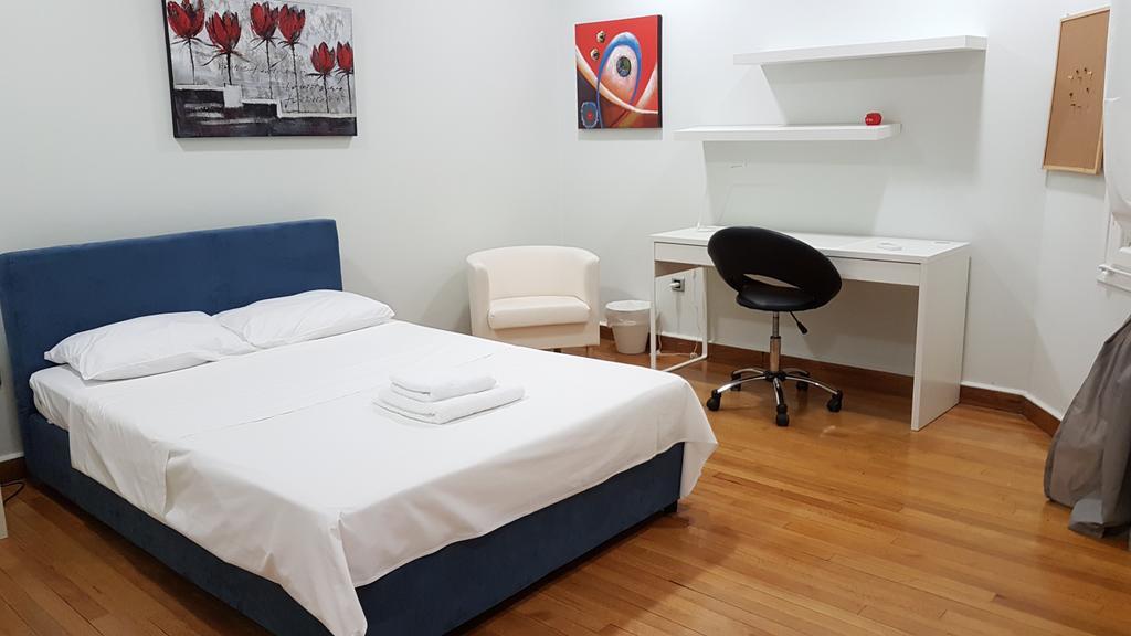 Errathens Pine Red And Taupe - Athens Center Apartment Luaran gambar